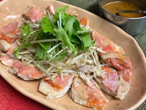 レンジで簡単❣️赤魚ともやしのピリ辛だれ